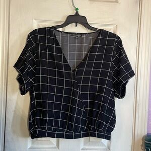 Women’s black and white thin grid pattern cropped blouse